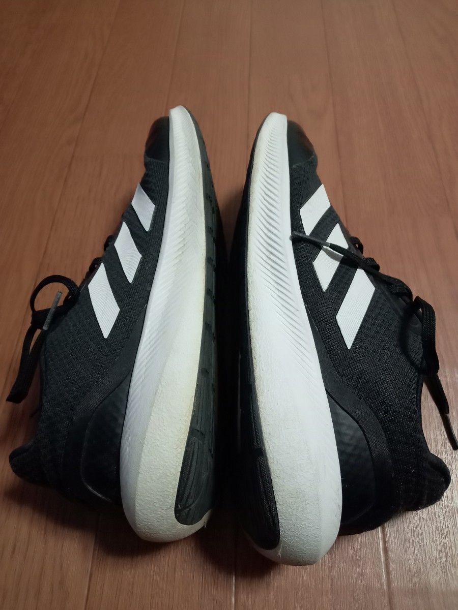 靴　スニーカー　Adidas　24.5