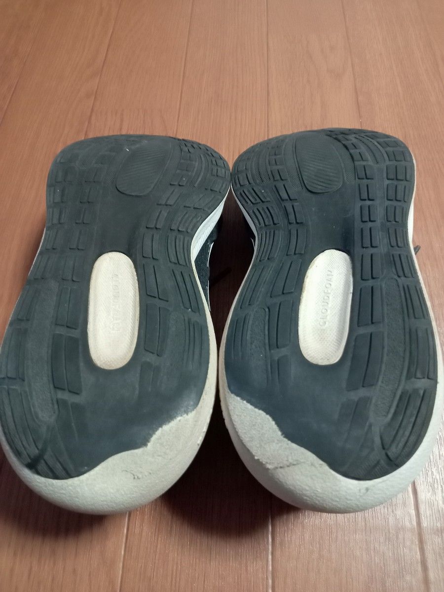 靴　スニーカー　Adidas　24.5