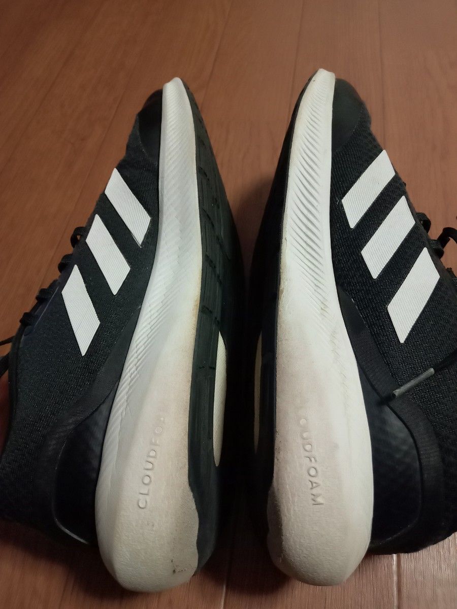 靴　スニーカー　Adidas　24.5