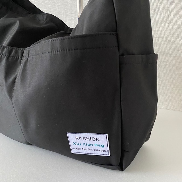 ショルダーバッグ　ナイロンバッグ　ブラック　黒かばん　軽量バッグ　肩掛け鞄　大容量カバン　ファスナー調整可_画像6