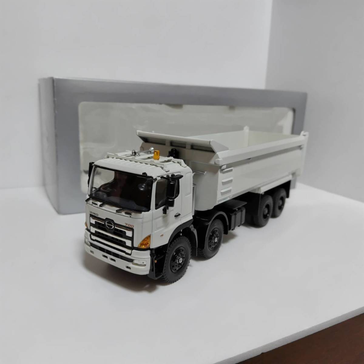 Yahoo!オークション - 1/43 日野 700 ZY (8×4) ダンプ KYOSHO Yahoo!オークション - 1/43 日野 700 ZY (8×4) ダンプ KYOSHO