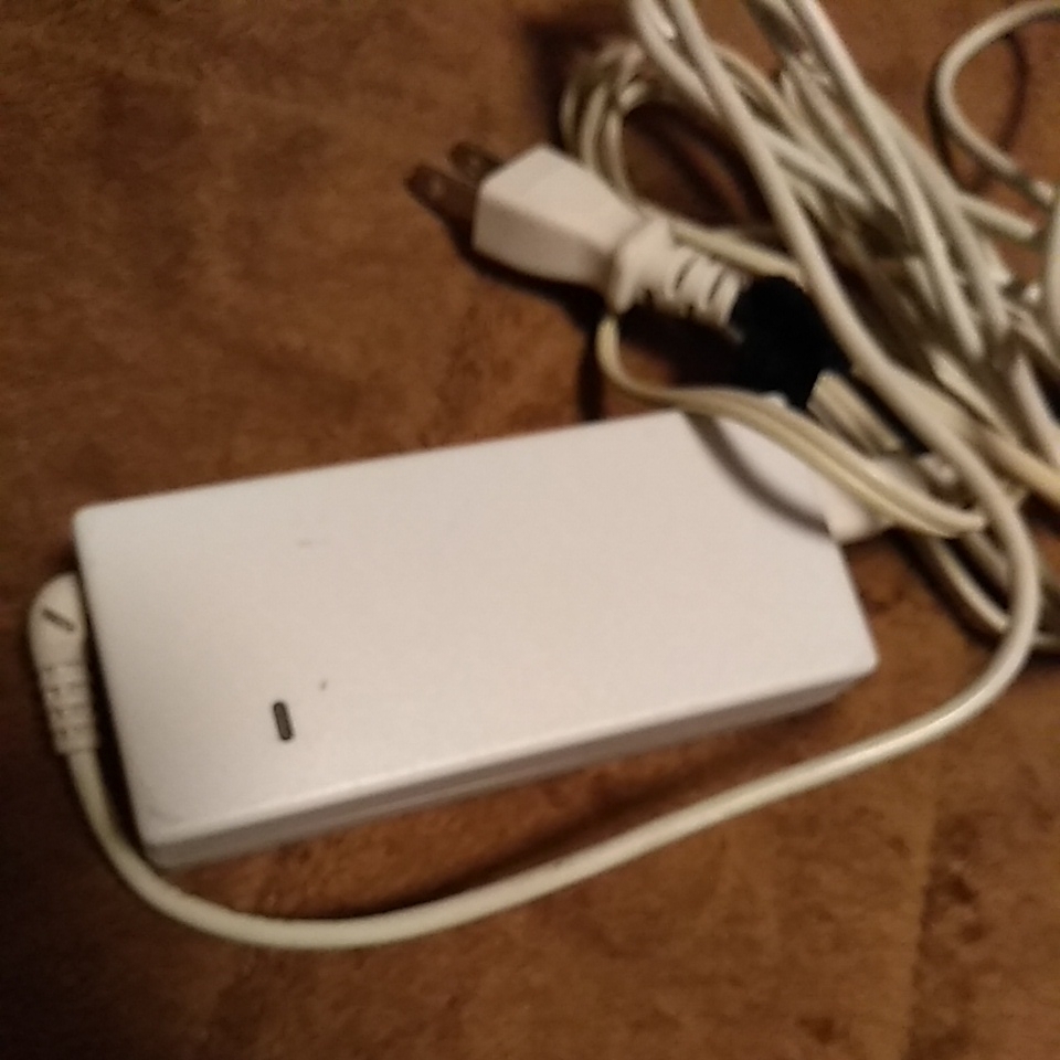 a- bell first generation iBook for AC adaptor 