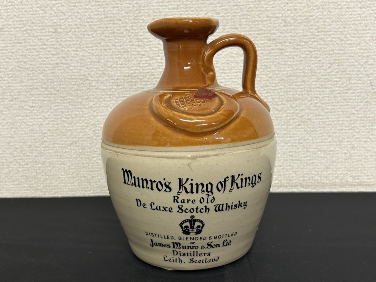 未開栓　A2　Munro's King of Kings　マンローズ　キングオブキングス　スコッチウイスキー　Rare Old　陶器ボトル　約1605g　現状品_画像1