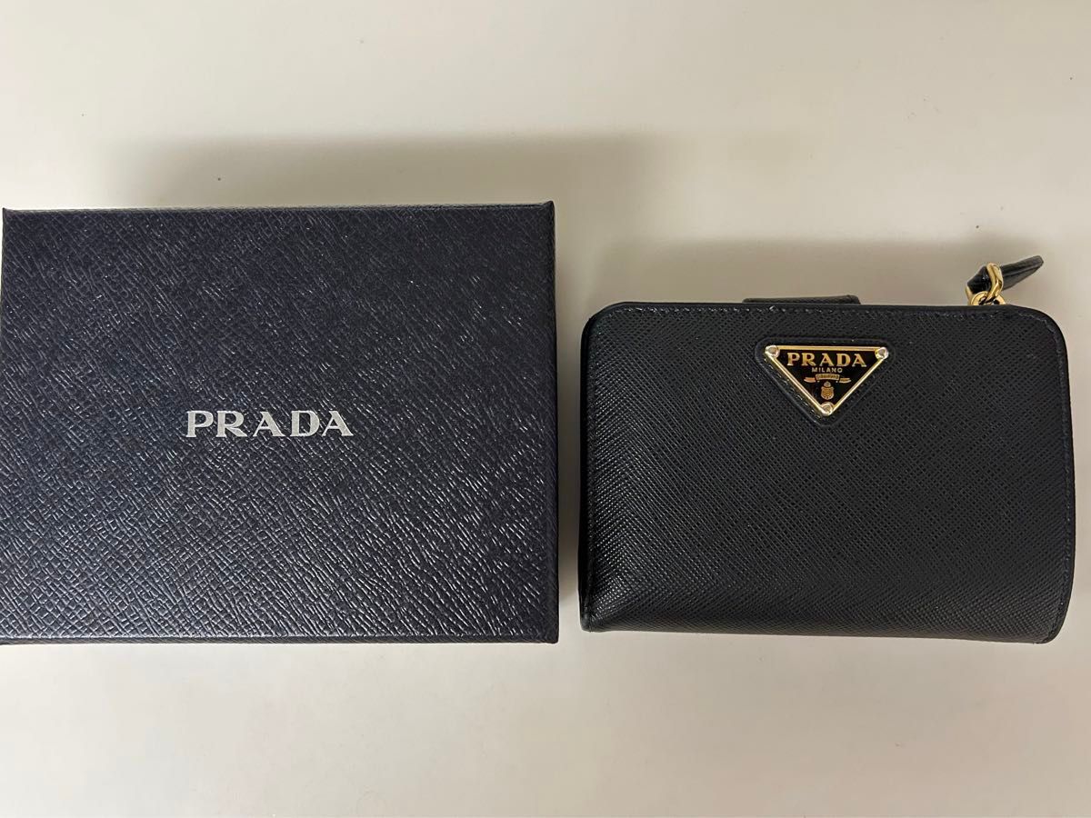 プラダ PRADA  二つ折りミニ財布　美品