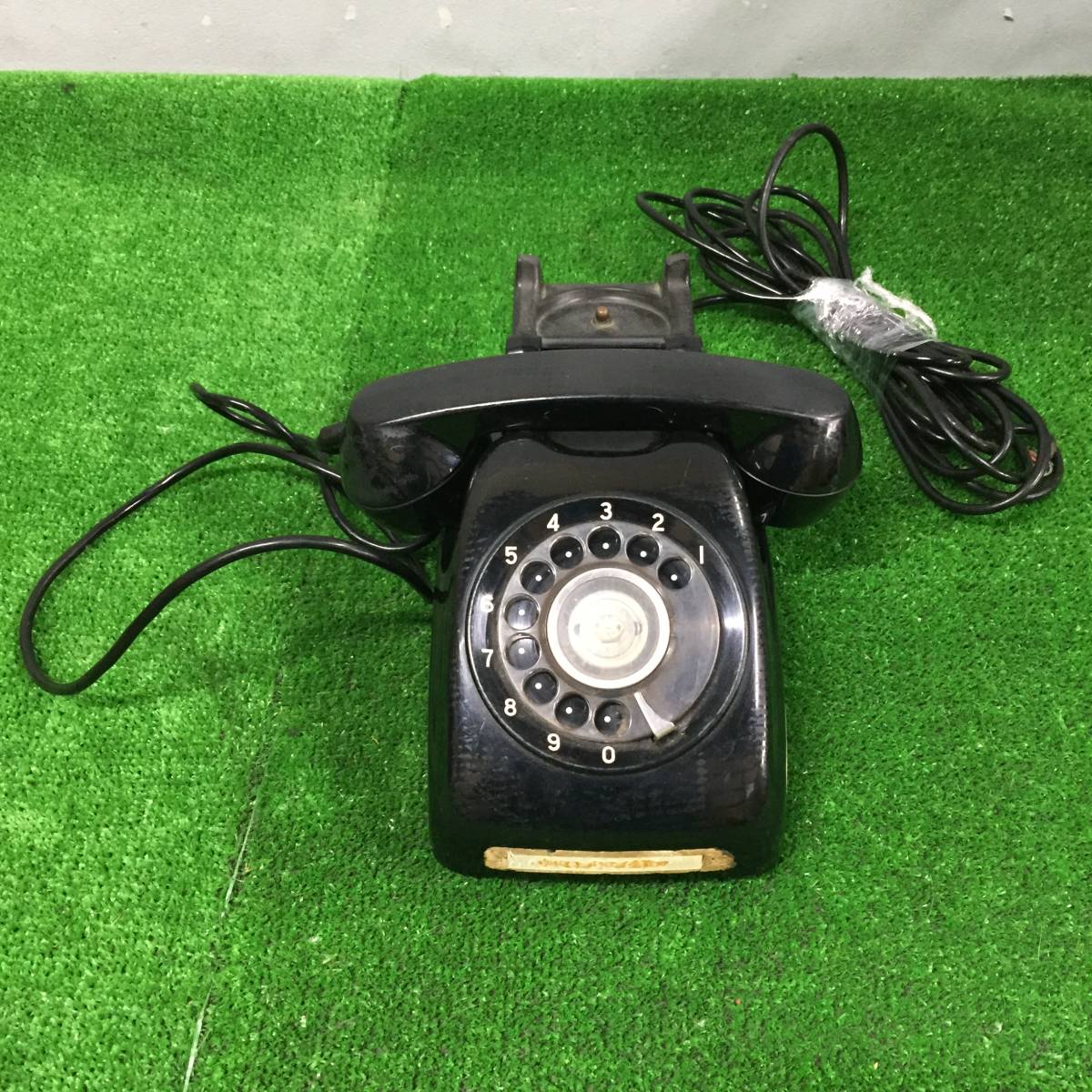 □ 【ジャンク】 黒電話 ダイヤル式 電話機 600-A1 600-A2 1970年製 1968年製 昭和レトロ アンティーク まとめてセット 14-5_画像5