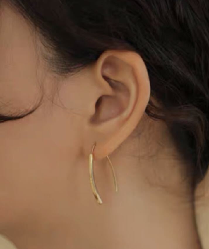  Gold hook earrings 