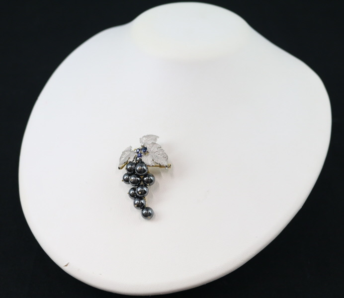 AsTime brooch . pendant top hema tight sapphire diamond flora ..Pt900/K18YG BLJ