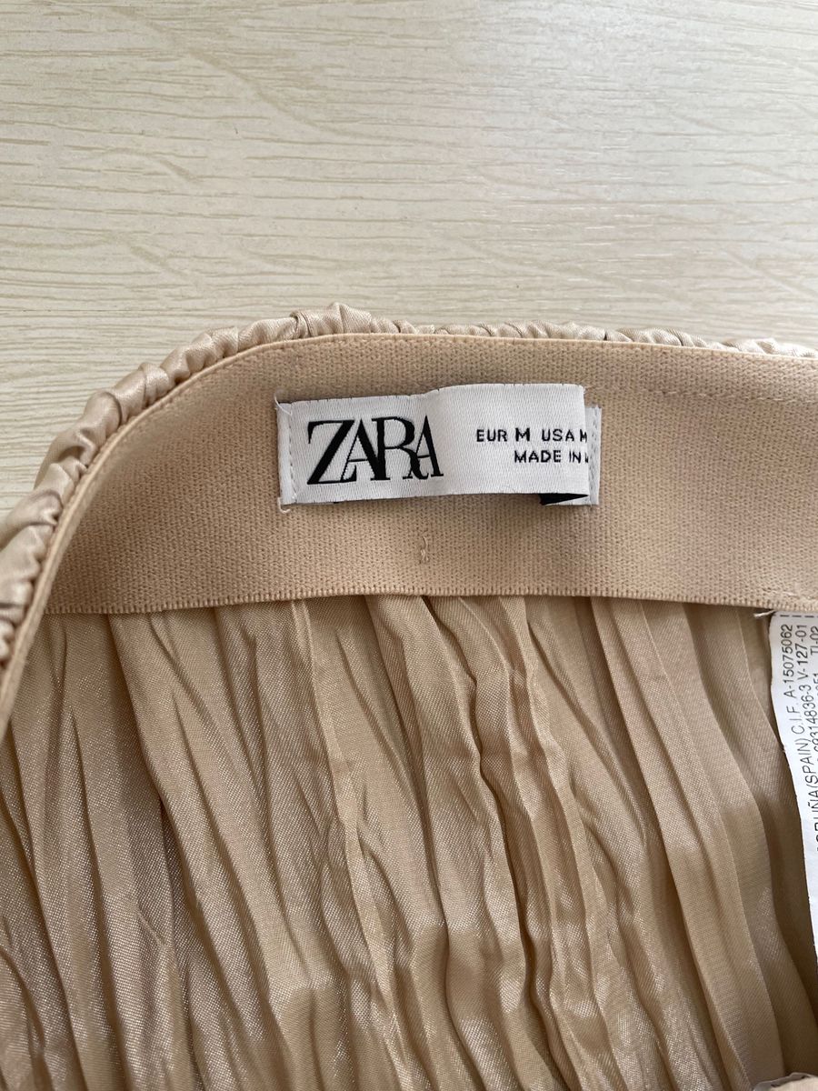 ZARA ザラ　サテンスカート　スリット　 ギャザー　ベージュ プリーツスカート