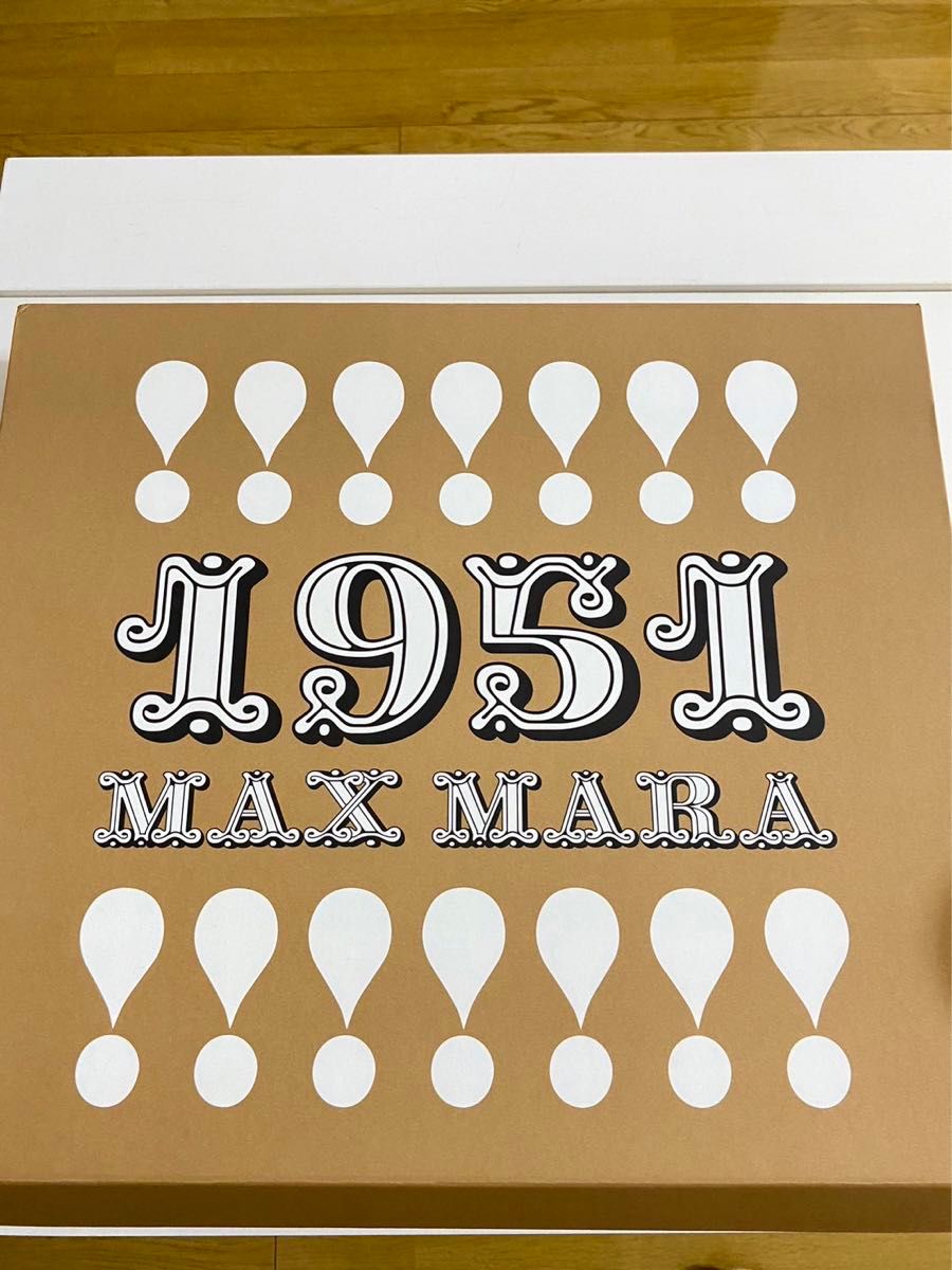 Max Maraのロゴ刺繍をあしらったピュアカシミヤストール マフラー