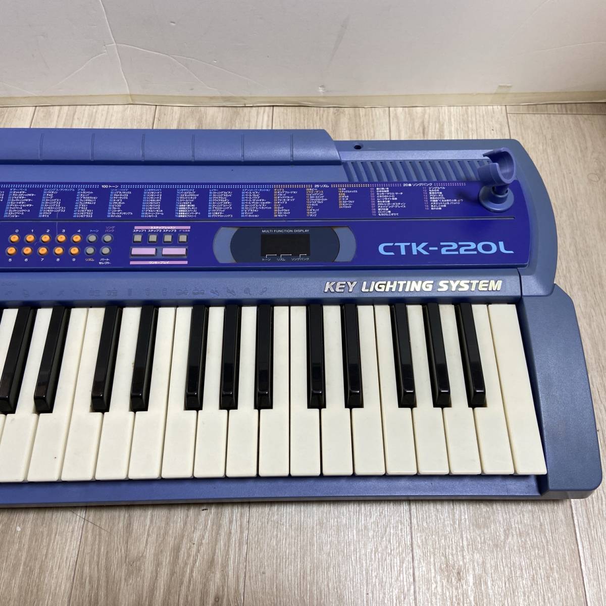 動作品 電子ピアノ CTK-220L CASIO 光ナビゲーション キーボード KEY LIGHTING SYSTEM 49鍵盤 100音色 25リズム_画像4