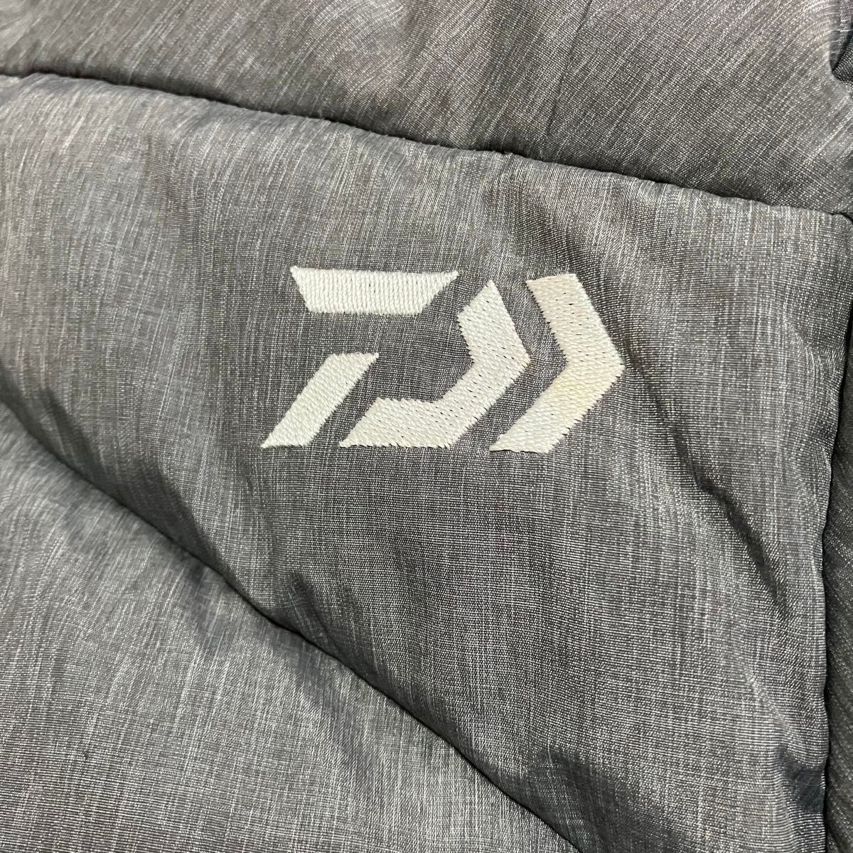DAIWA ダイワ ダウンジャケット 刺繍ロゴ フード一体 極暖 釣り フィッシング M~L相当 グレー 肉厚 
