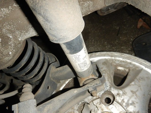 VW ゴルフ7 5G 2014年 AUCJZ 左リアショックアブソーバー (在庫No:516279) (7512) VW ゴルフ7 5G 2014年 AUCJZ 左リアショックアブソーバー (在庫No:516279) (7512)
