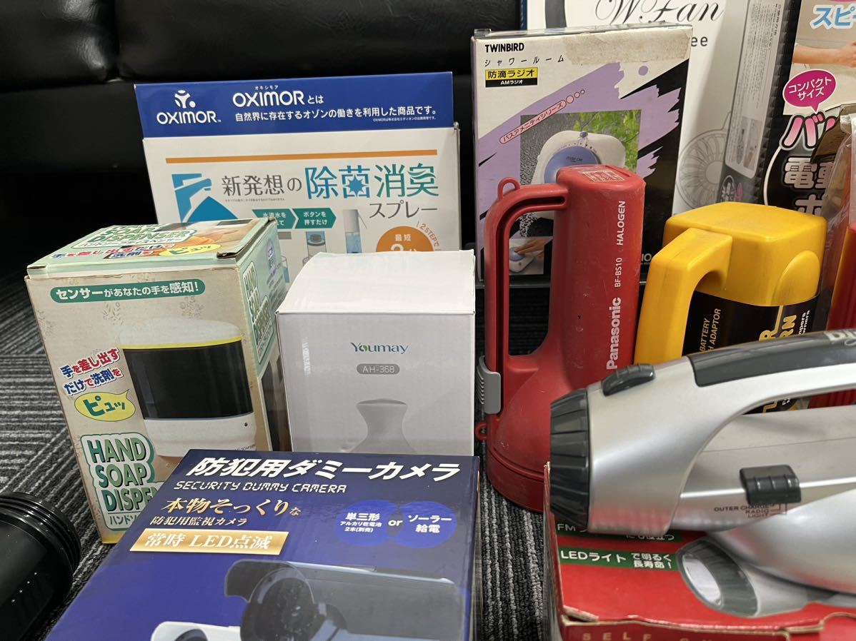 ジャンク品 電化製品 まとめ 電卓 体温計 ライト 就寝用コタツ 懐中電灯 ダミーカメラ 血圧計 他 家電 小型 箱入りあり K-0123-03 _画像9