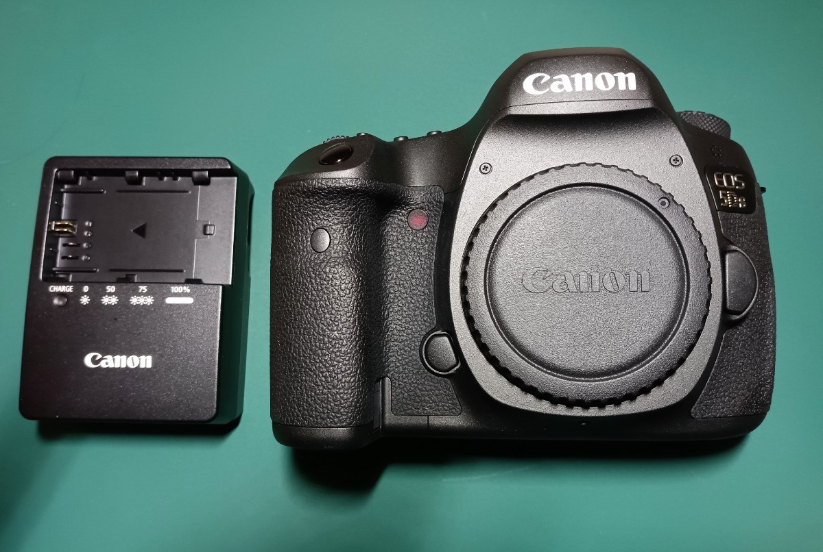 ★極上美品★【数回の使用】 Canon EOS 5Ds フルサイズ 5060万画素 一眼レフカメラ ボディ キヤノン バッテリーチャージャー デジタル_画像1