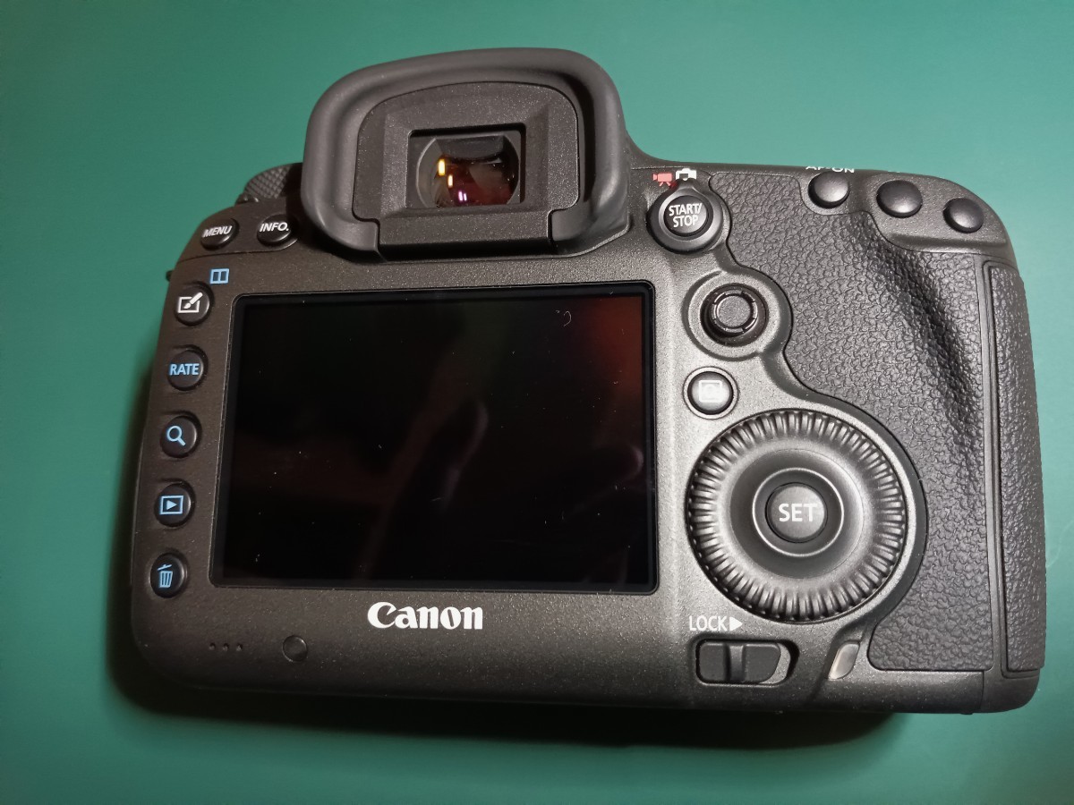 ★極上美品★【数回の使用】 Canon EOS 5Ds フルサイズ 5060万画素 一眼レフカメラ ボディ キヤノン バッテリーチャージャー デジタル_画像4