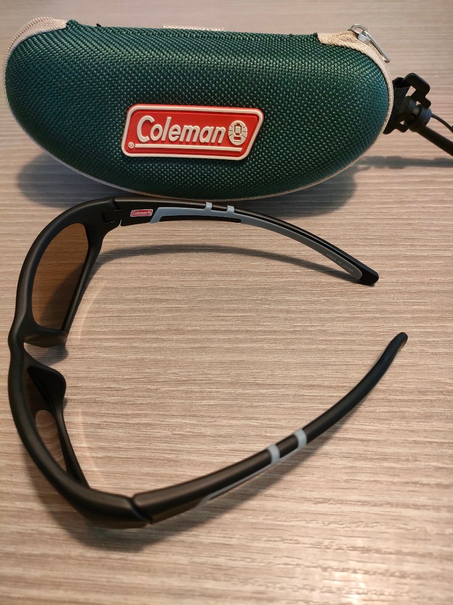 Coleman キッズサングラス ケース付