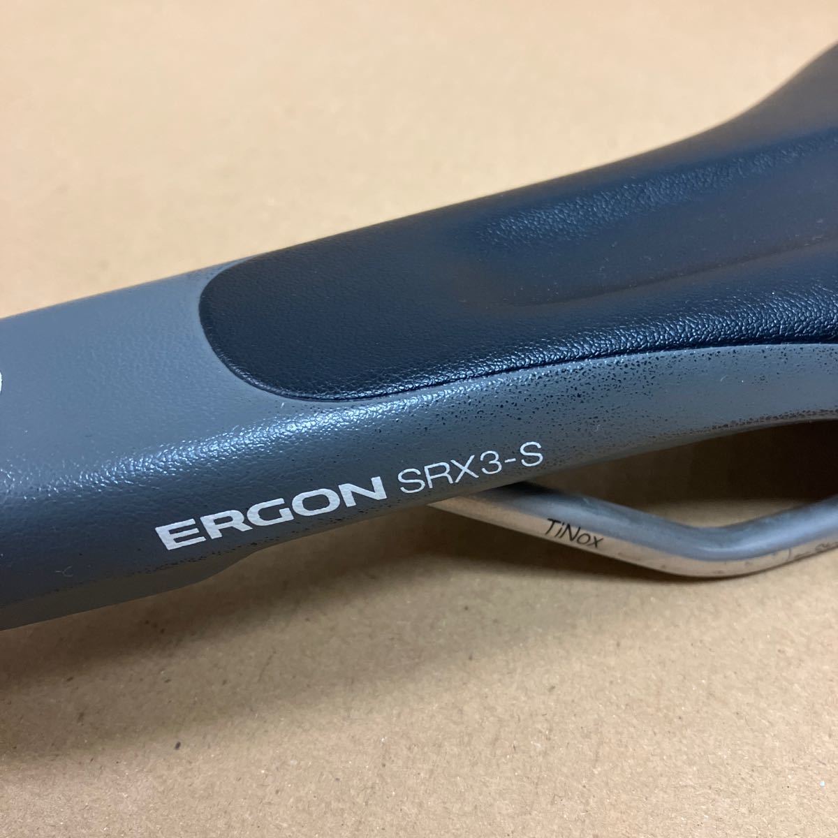 Ergon サドル SRX-3 Pro カーボンシェル チタン合金レール / Tinox Titanium チタン チタニウム エルゴン グレー ブラック CX ロード MTB_画像9