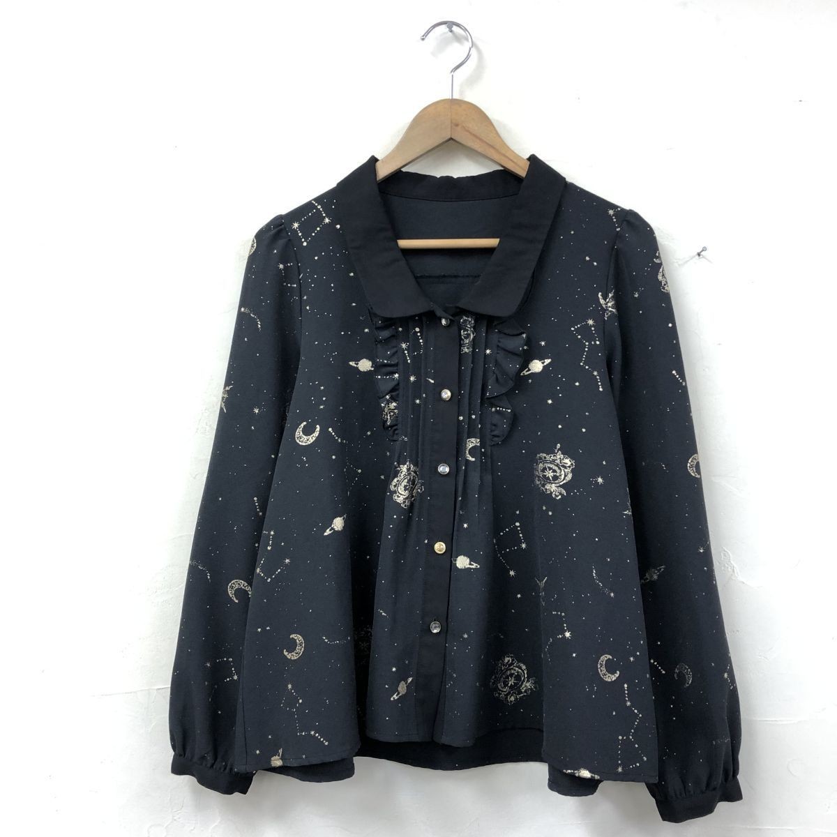 D1954-U◆axes femme アクシーズファム ブラウス シフォン 丸襟 胸元フリル 総柄 宇宙 星座 ガーリー◆size M ブラック ポリエステル_画像2