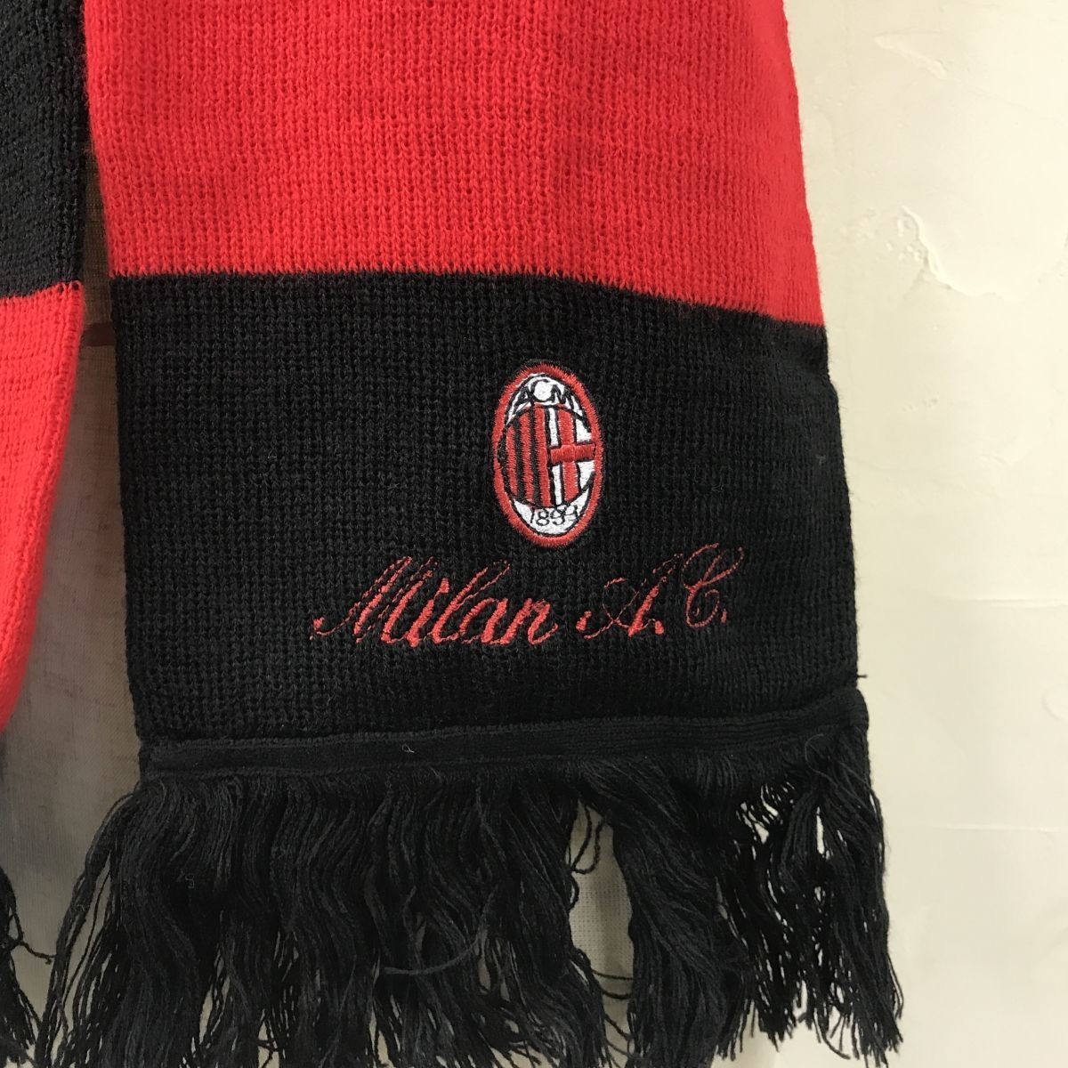 D1701-N◆old◆ イタリア製 AC Milan gua giu エーシーミラン マフラー ロゴ刺繍 サッカー クラブ◆ ブラック レッド アクリル100_画像3