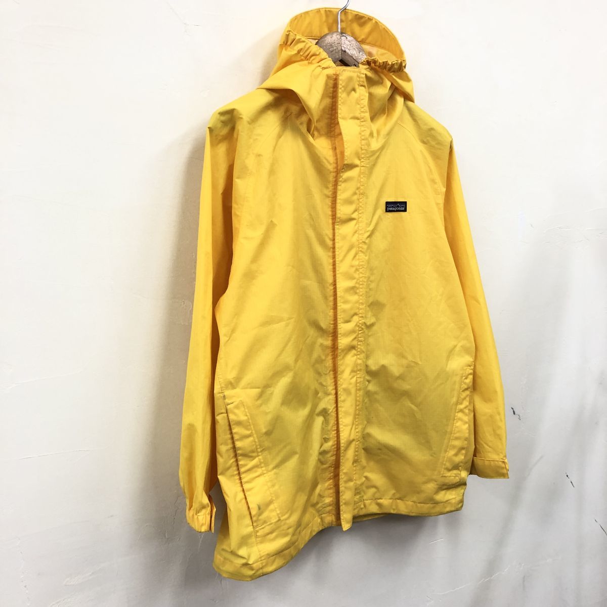 I446-F-N◆ 90s ◆ old ◆ patagonia パタゴニア マウンテンパーカー フーディ ジャケット◆sizeXL(キッズ) ポリエステル100 イエロー 古着_画像5