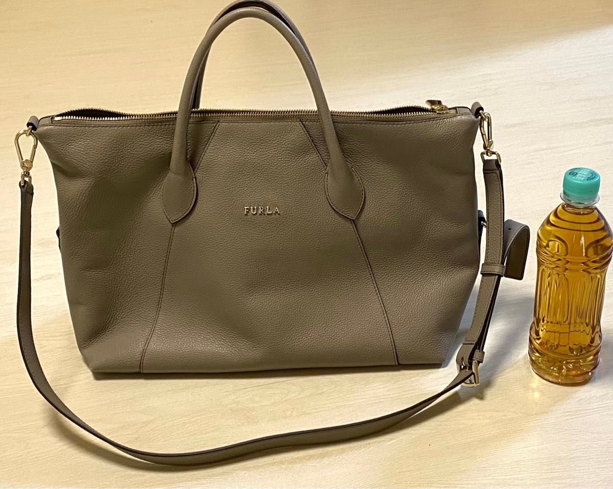 FURLA フルラ　ショルダーバッグ　ボストンバッグ　ストラップ付き　2way