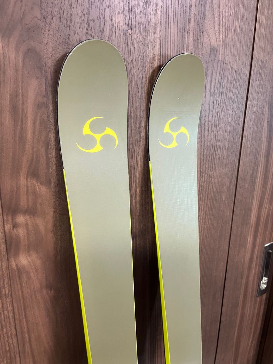 ロシニョール スキー板 ツインチップ 148cm ビンディング 付き ロシニョール スキー板 ツインチップ 148cm ビンディング 付き