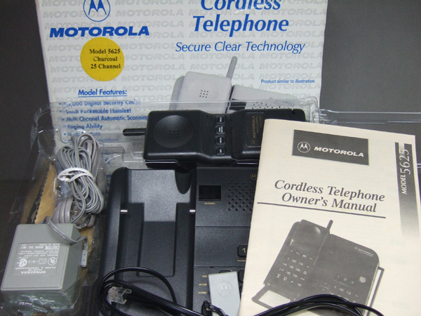 ビンテージ モトローラ 電話機 MOTOROLA コードレスフォン 昭和 レトロ フリップフォン_画像3