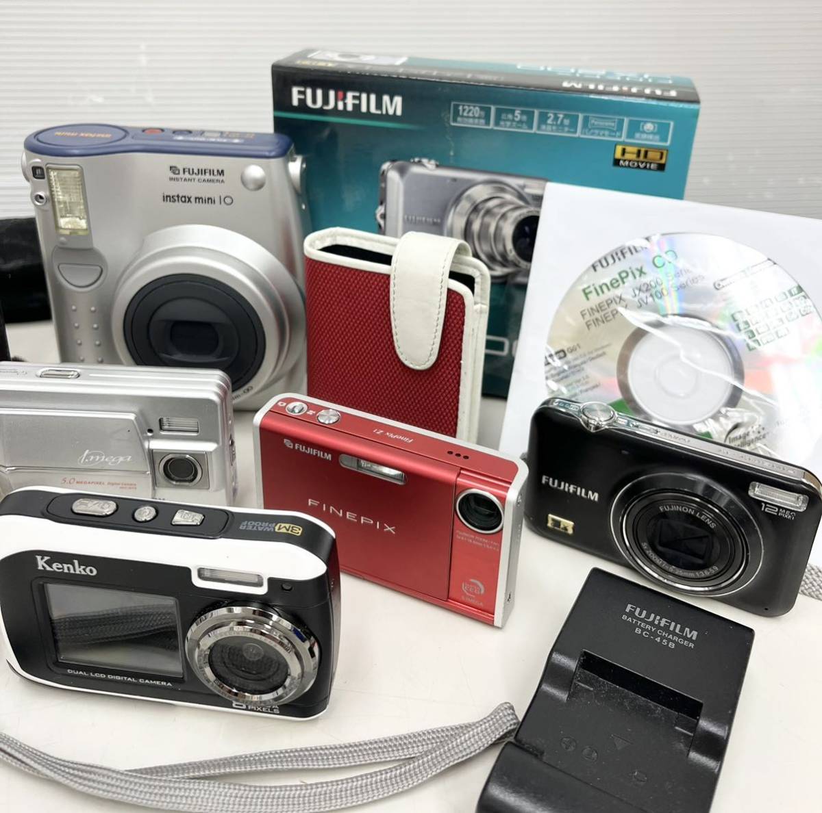 IK◆ デジタルカメラ instax mini おまとめ 11点 SONY Canon FUJIFILM PENTAX kenko MINOLTA HITACHI デジカメ まとめ売り 動作未確認 _画像4