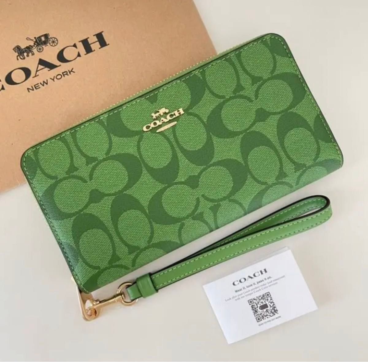 COACH コーチ ストラップ付き 長財布 ネオングリーン 緑色 財布 COACH コーチ ストラップ付き 長財布 ネオングリーン 緑色 財布