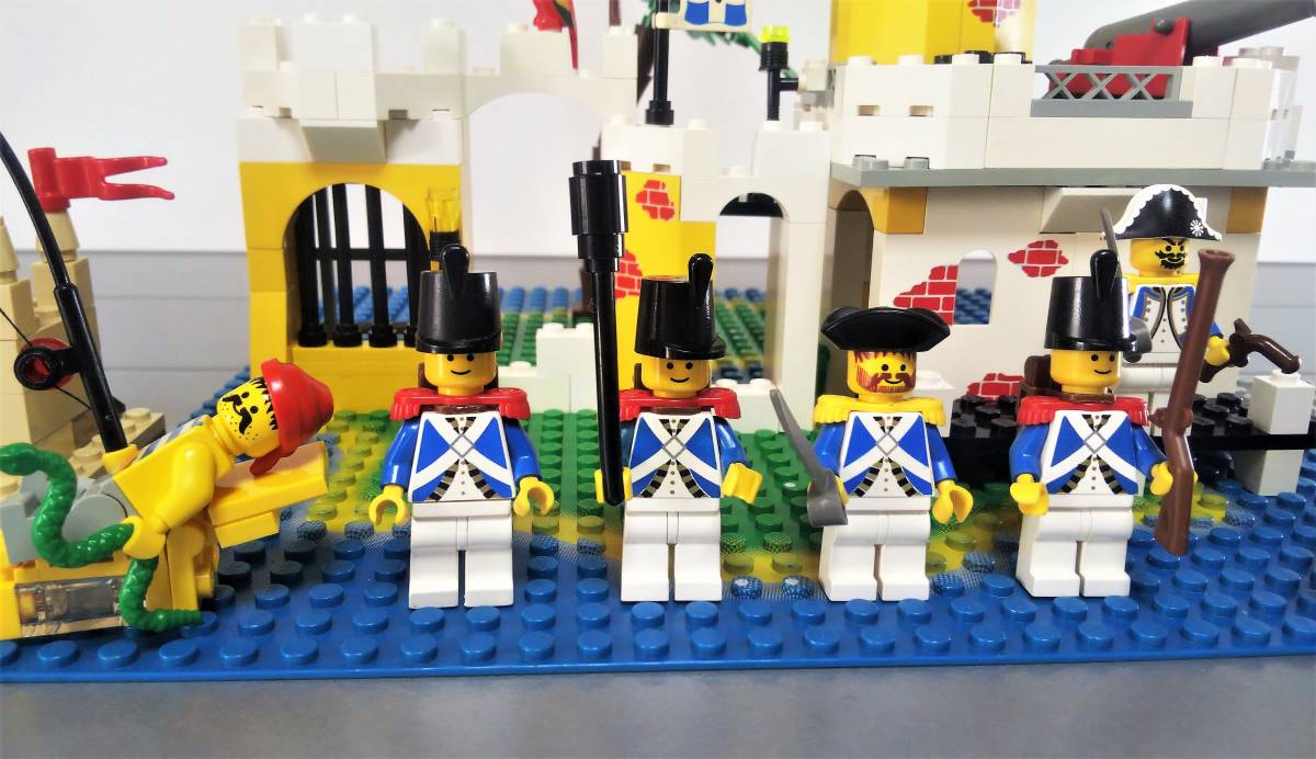レゴ LEGO アイデアブック260の砦 提督 総督 南海の勇者 インペリアルソルジャー ミニフィグ エルドラド要塞の大旗付き 6259 　部品取り用_画像2