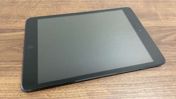 Apple iPad mini MD540J/A au タブレット 【5258】_画像2