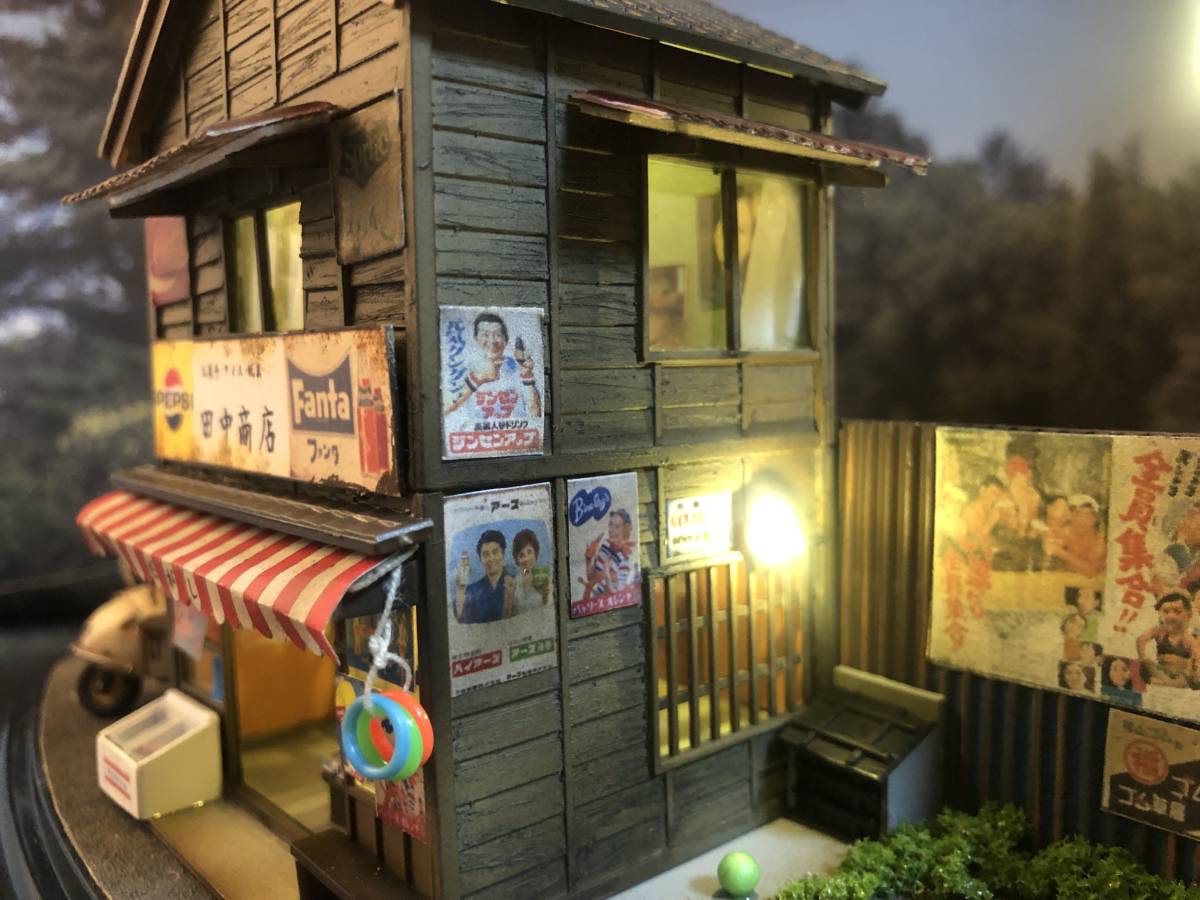 駄菓子屋 二階建 ダイハツ ミゼット LEDライトアップ 昭和レトロな風景 店名変更可能です 自作ジオラマ完成品 ケース付_画像5