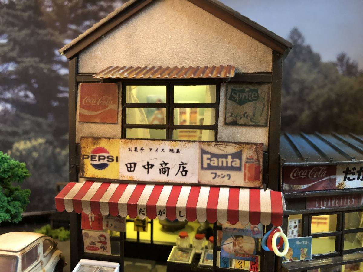 昭和レトロな駄菓子屋 たばこ屋 スバル360 LEDライトアップ 昭和レトロな風景 店名変更可能です 自作ジオラマ完成品 ケース付_画像3