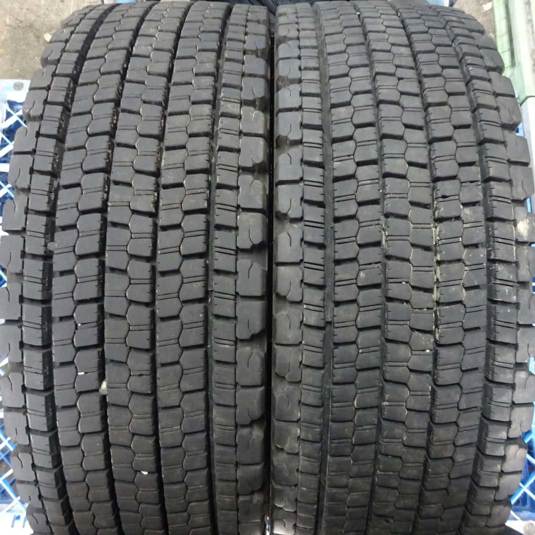 冬 4本SET 会社宛 送料無料 245/70R19.5 136/134 TB ブリヂストン W900 2022年製 地山 溝有り 低床 大型トラック 人気モデル BS NO,Z4818