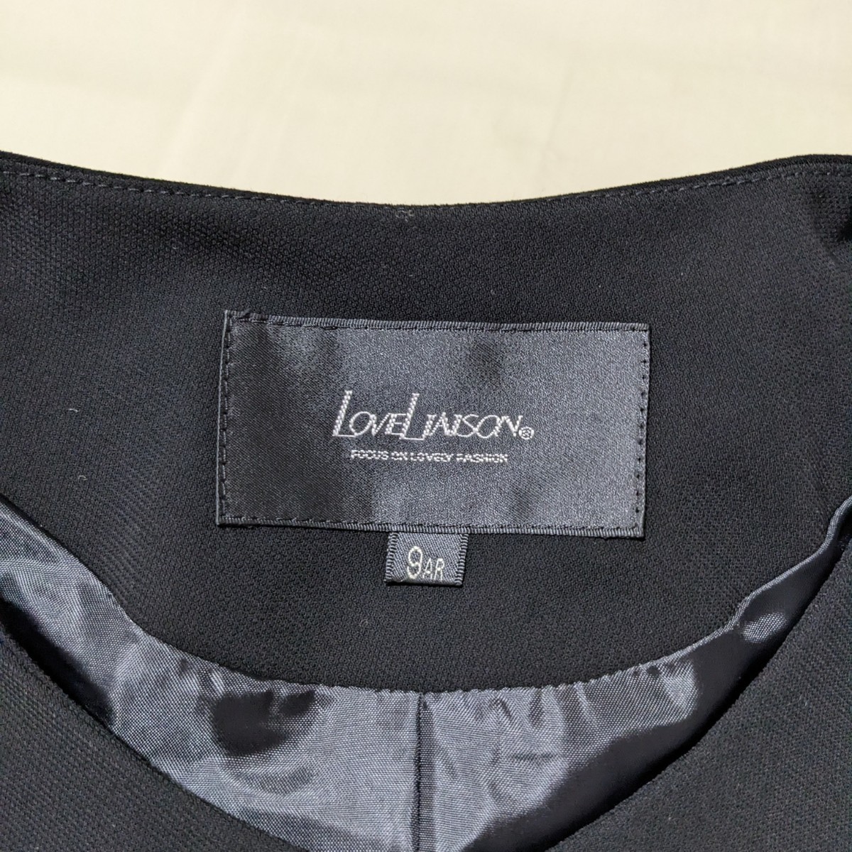 ☆FA196 LOVE LIAISON ラブリエゾン ブラックフォーマル レディース 9号 9AR スーツ 黒 無地 スカート 礼服 喪服 冠婚葬祭 セレモニー_画像9