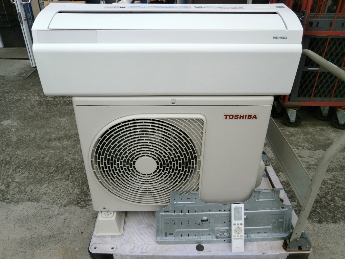 【ジャンク】埼玉県 店頭引取限定　TOSHIBA 東芝　RAS-H221M(W) RAS-221MA　ルームエアコン 2021年製 おもに 6畳 リモコン付_画像1