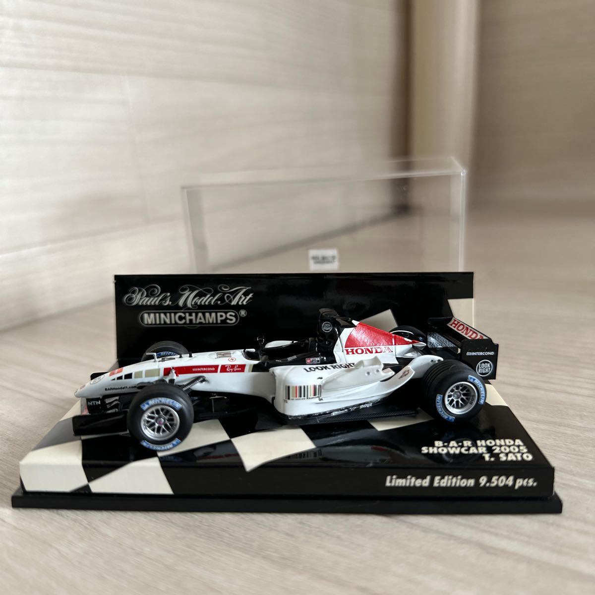 【A0238-10】『1/43 ミニチャンプス BAR HONDA SHOWCAR 2005 T. SATO ♯4』 モデルミニカー レーシングカー（同梱可）_画像1