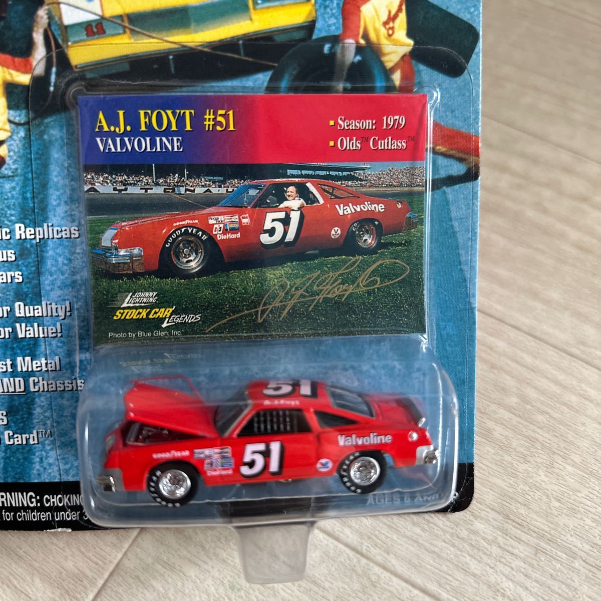 【A0239-10】未開封中古品『ジョニーライトニング 1979 Stock Car Legends A.J.FOYT ♯51』 モデルミニカー レーシングカー_画像3