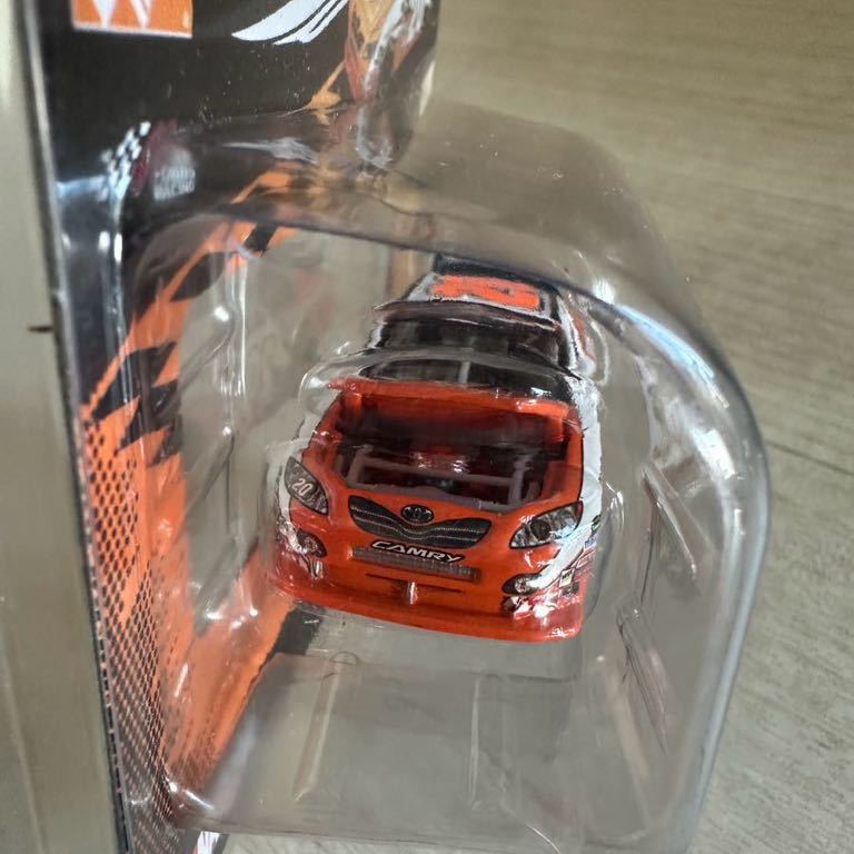 【A0240-19】未開封中古品『Nascar 1/64 Joey Logano ♯20 The Home Depot 2009 Camry Action』 モデルミニカー レーシングカー_画像4