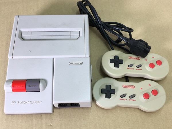 ジャンク ニューファミコン Nintendo FAMILY COMPUTER HVC-101 本体・コントローラーのみ ファミコン 動作未確認 A6_画像1