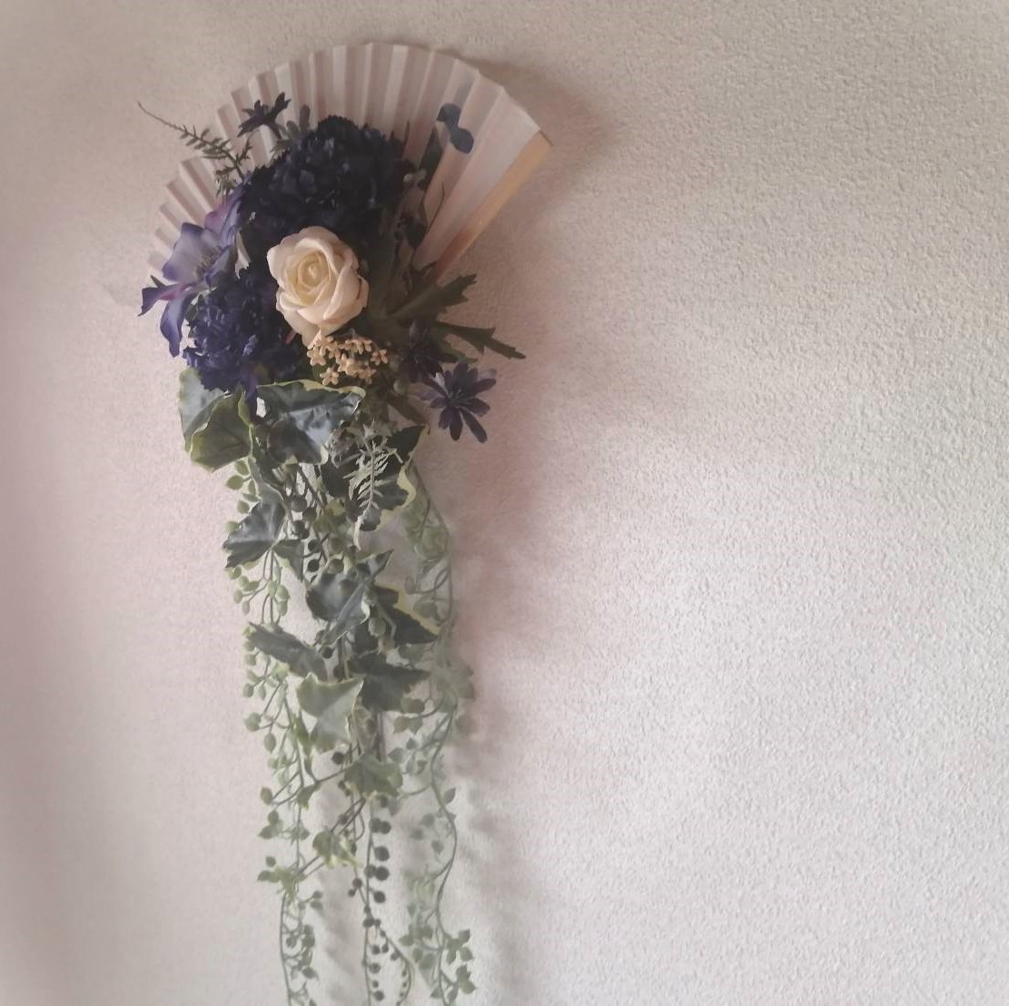 ◆扇に飾った青い花◆アーティフィシャルフラワー リース 壁掛け 造花 ギフトの画像3