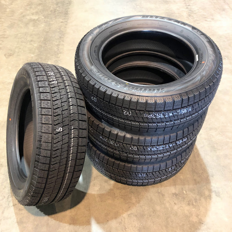 保管袋付 (BE010.7) 送料無料[4本セット] BRIDGESTONE BLIZZAK XG02　215/55R17 2021年製造 室内保管 スタッドレス 215/55/17._画像1