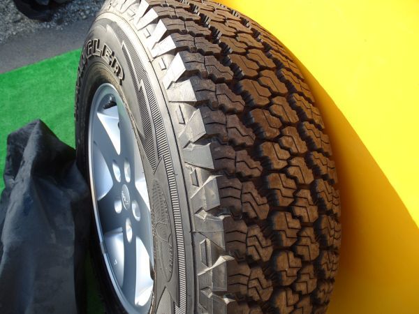 L2384/ クライスラー ジープ純正 ラングラー アンリミテッド JK 後期 スペアタイヤ ＆ タイヤカバー セット 245/75R17 Goodyear WRANGLER_画像2