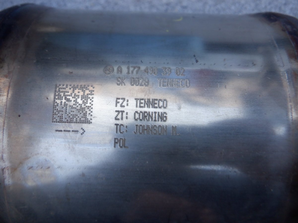  selling out Benz original W247 B200d B Class central pipe center muffler catalyst A2474913900 A1774903902 m-23-12-648