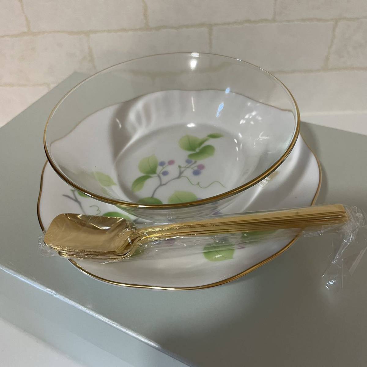前畑陶器 白磁木の実 デザートセット5客セット ガラス ソーサー スプーン 未使用 金縁 食器の画像3