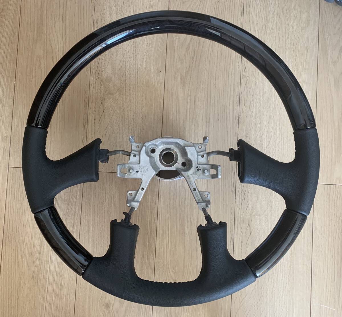 [ immediate payment goods ] Mitsubishi Fuso 07 Super Great black po pra wood combination steering wheel [ original processed goods ]