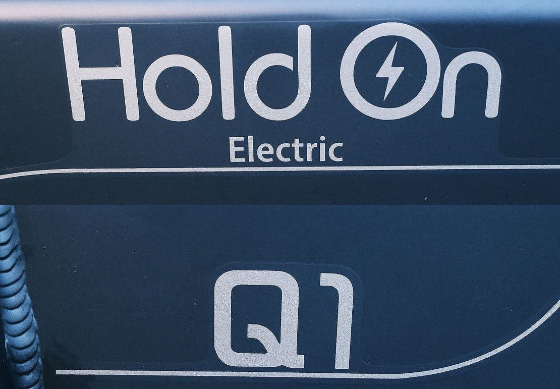 Hold On Eectric Q1(ほぼ綺麗)14インチ)鍵と充電コード無し)部品取りに)電動折りたたみ)ジャンク 出品 中古_画像2