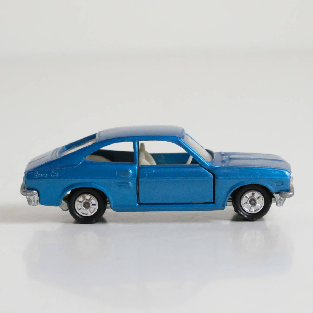 トミカ 箱無し NO.8 ニッサン サニー 1200GX 日本製 NISSAN SUNNY 1200GX ミニカー 黒箱 tomica 日産_画像9