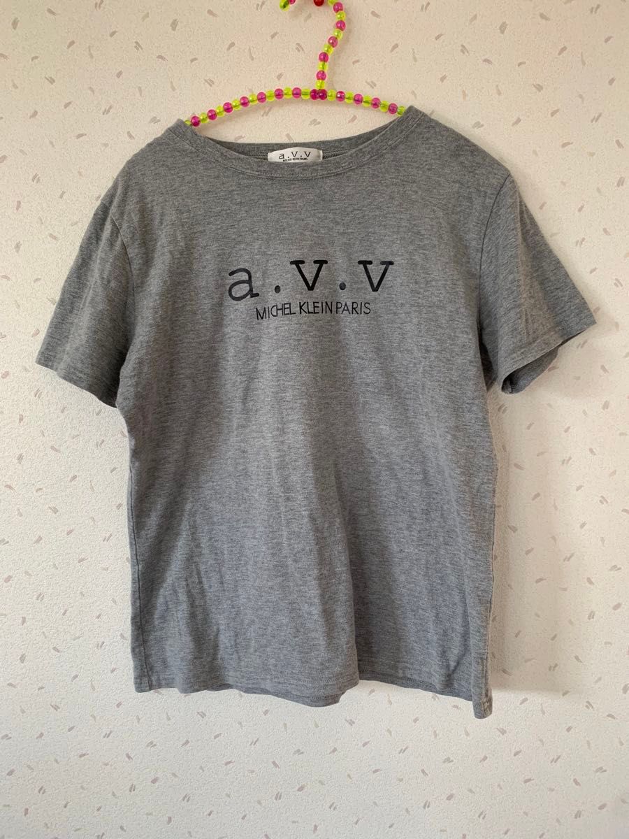 最終値下げです！アーヴェヴェ　グレー　tシャツ ロゴtシャツ　avv シンプル