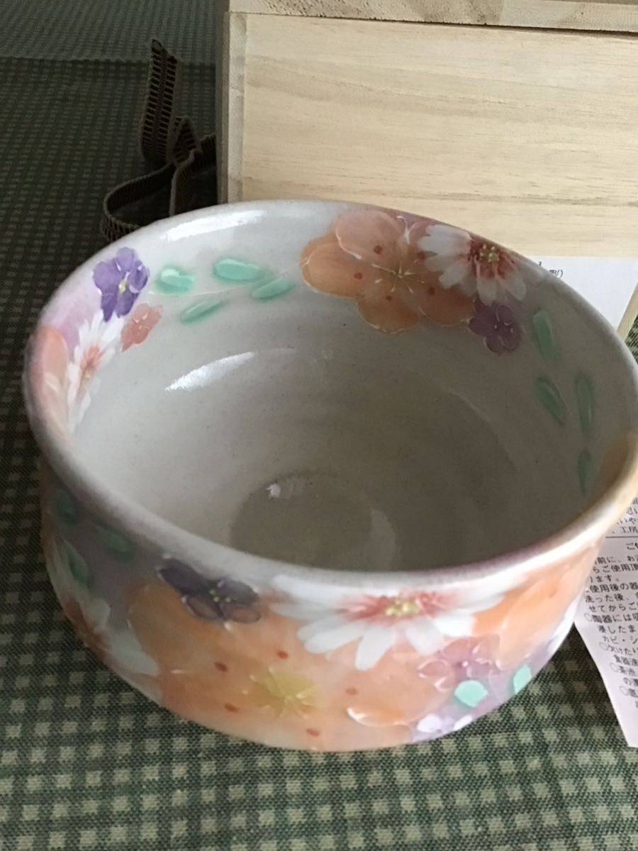 工房ゆずりは　瀬戸焼　抹茶碗　花柄 華やか　陶器　手描き　茶道具 茶碗 紅彩京花　食器　茶器 京 和食器 大人気　　　　　　G箱_画像4